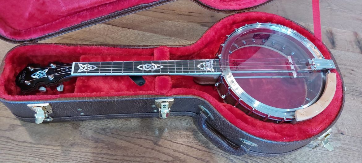 Rioga Deluxe tenor banjo