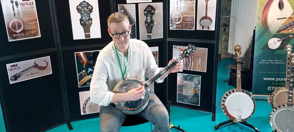 Sean McElwain trying out the Rioga Banjos at the Leinster Fleadh 2023